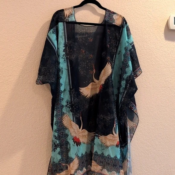Kimono open front, great design, flying cranes,one size an lightweight.NWOT. - Picture 2 of 5